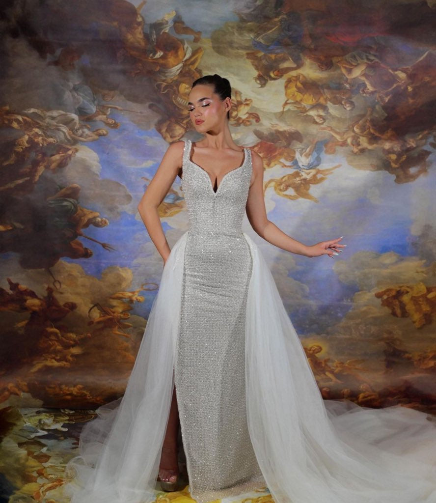 V-NECK WEDDING DRESS