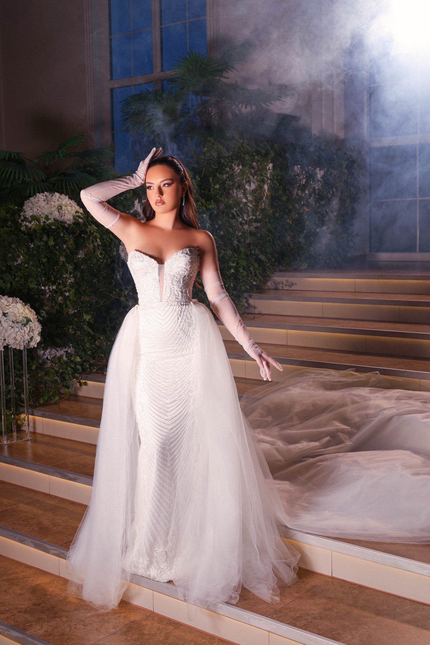 DEEP V-SHAPE WEDDING DRESS WITH TULLE TRAIN