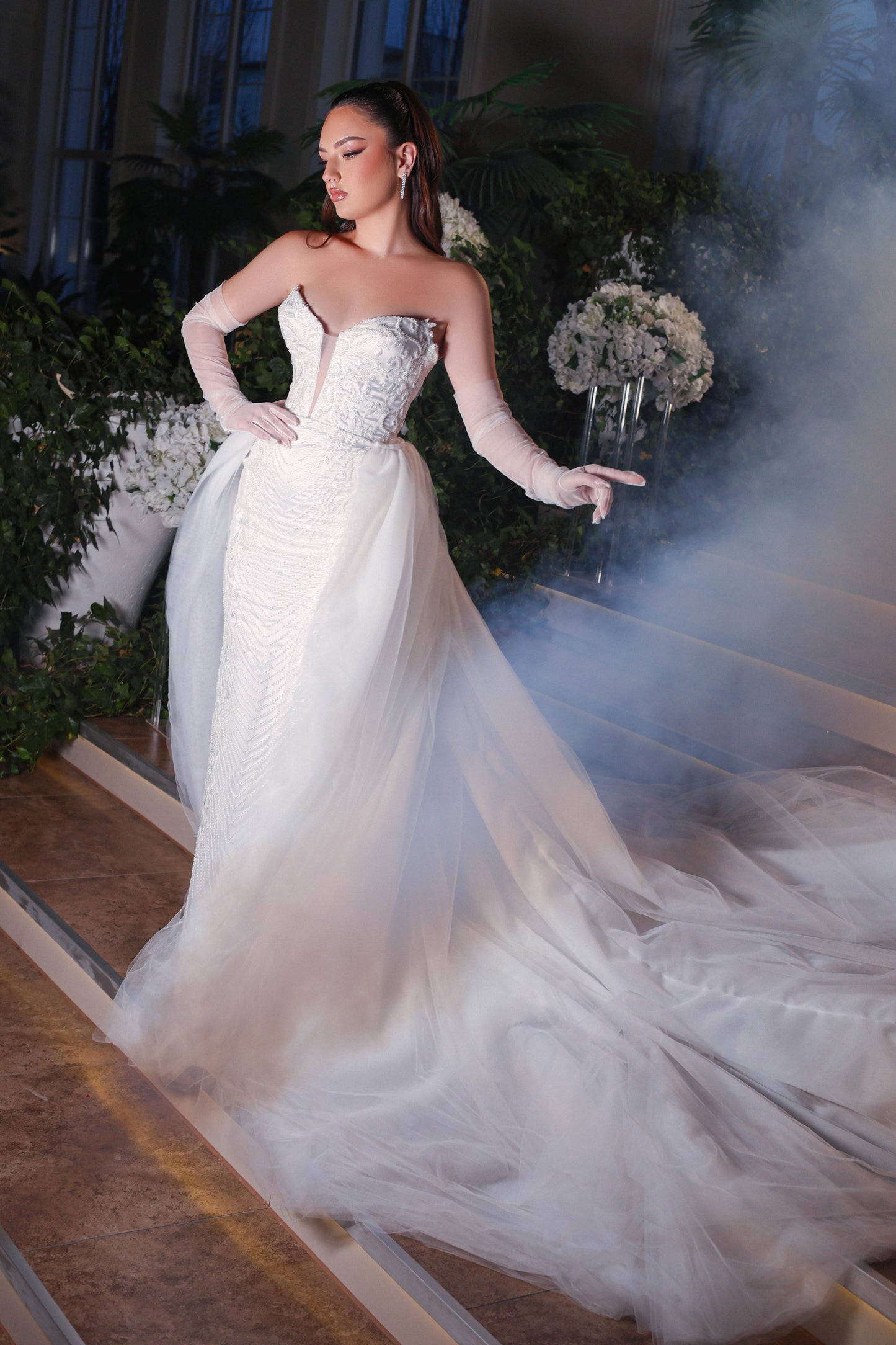 DEEP V-SHAPE WEDDING DRESS WITH TULLE TRAIN